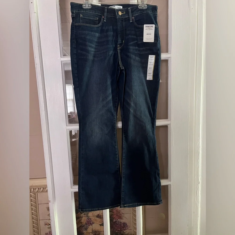 Signature by Levi Strauss & Co. Gold Women's Totally Shaping Bootcut Jeans - Picture 5 of 5